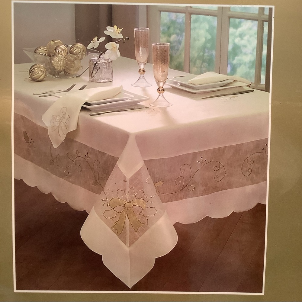Christmas Tablecloth Metallic Gold Cutwork Scalloped Edge 66” Round Sam Hedaya